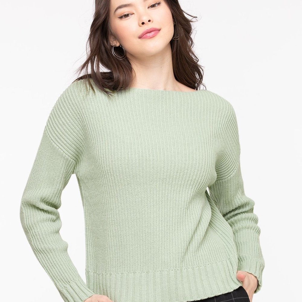 Ribbed, boat neck pullover.
